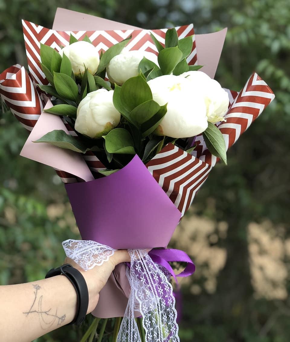 Цветы волжский. Букет в свету. Света букет истра. Свет букет. Кендл лайт букет.